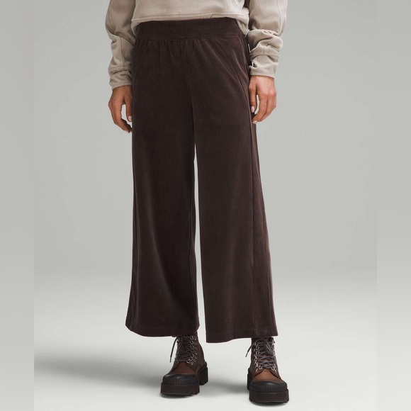 Lululemon Scuba Mid-Rise Wide-Leg Crop *Velvet Cord•HR Velvet•EUC•Espresso•Sz 10 - Picture 1 of 16